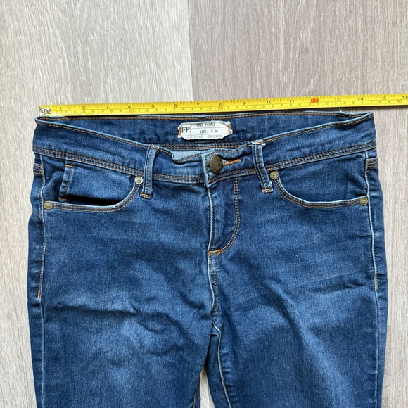 Free People Dark Blue Skinny Jeans Size 26 Casual Denim Streetwear - Picture 4 of 9